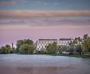 Best Western Plus Lakeside Hotel
