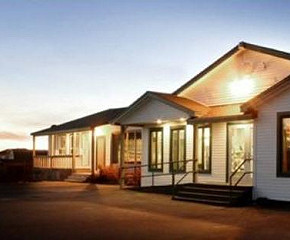 Shallow Bay Motel & Cabins
