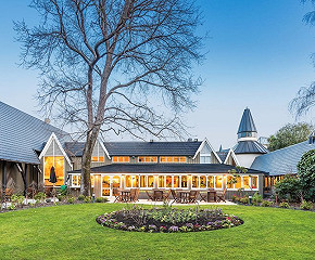 Chateau on the Park - Christchurch, a DoubleTree by Hilton