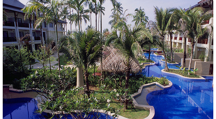 Apsara Beach Front Resort &amp; Villa