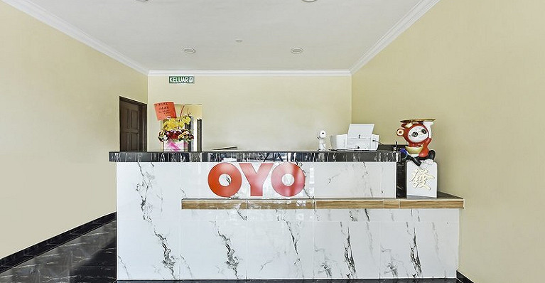 Th Hotel by OYO Rooms
