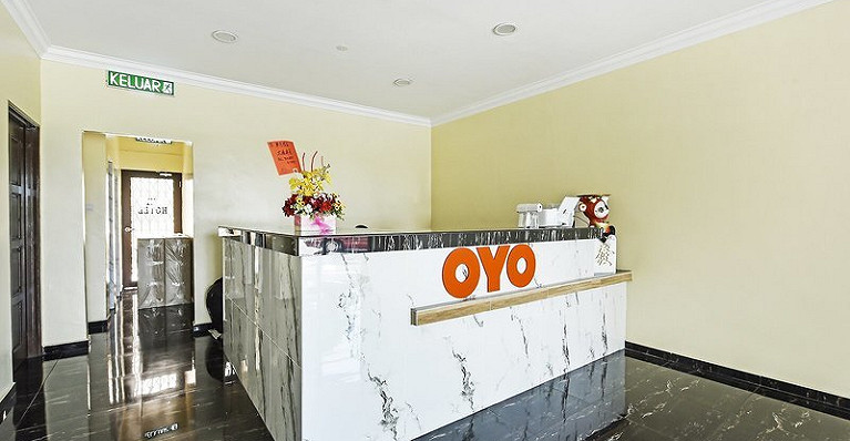 Th Hotel by OYO Rooms