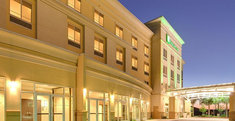 Holiday Inn Hotel &amp; Suites Bakersfield North