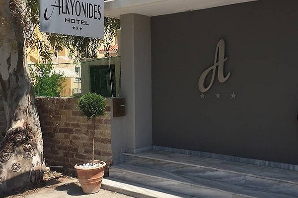 Alkyonides Hotel Studios