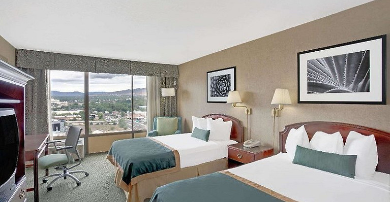 Ramada by Wyndham Reno Hotel &amp; Casino
