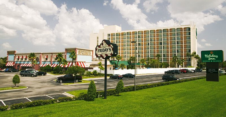 Holiday Inn &amp; Suites across from Universal Orlando