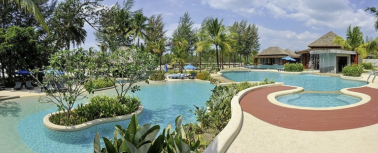Apsara Beachfront Resort &amp; Villa