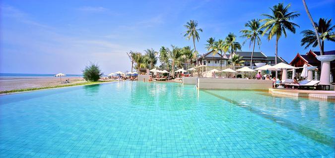 Apsara Beachfront Resort &amp; Villa