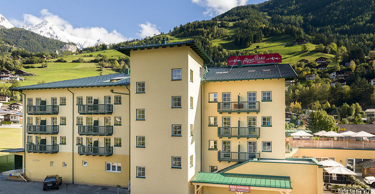 AlpenParks Hotel &amp; Apartment Montana Matrei