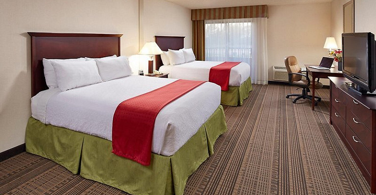Holiday Inn Hotel &amp; Suites Santa Maria