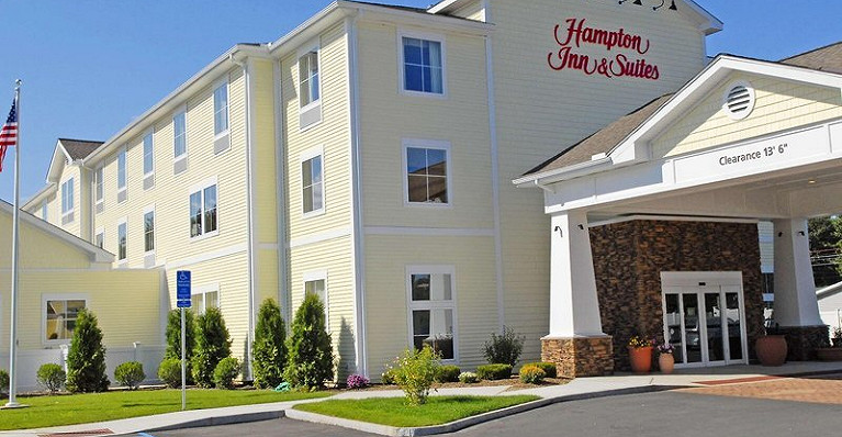Hampton Inn &amp; Suites