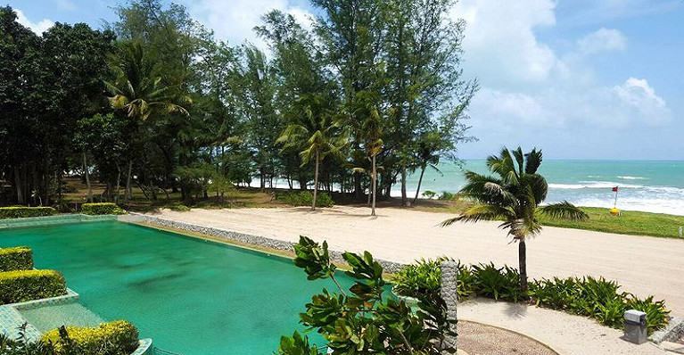 D'Varee Mai Khao Beach Resort